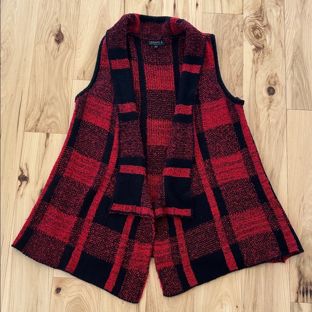 Joseph A Red w Black Plaid Sleeveless Cardigan Vest Top 
Size L